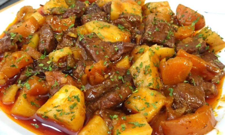 Carne al vino tinto con papas