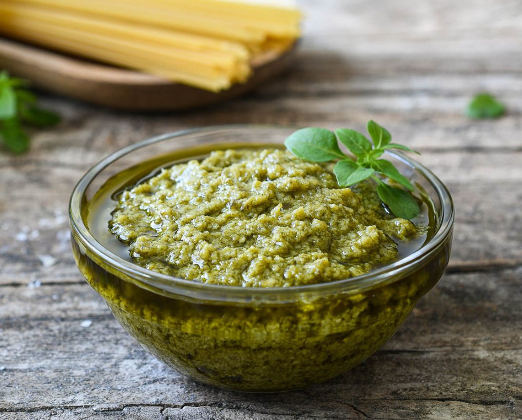 Salsa pesto casera recipe